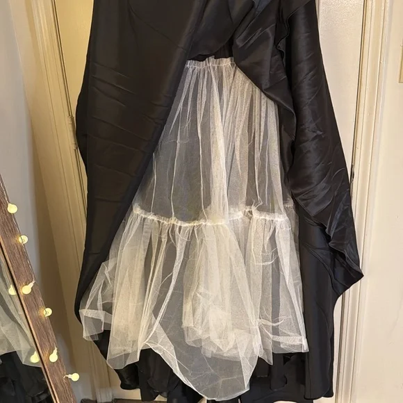 MAC DUGGAL
Strapless Embellished Bustier Ball Gown - Picture 7 of 16